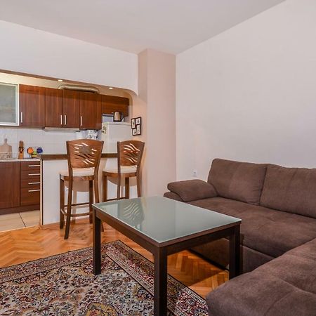 Comfortable One Bedroom Apartment In A Lively Area | Zona B5 | Russian Square Sofia Buitenkant foto