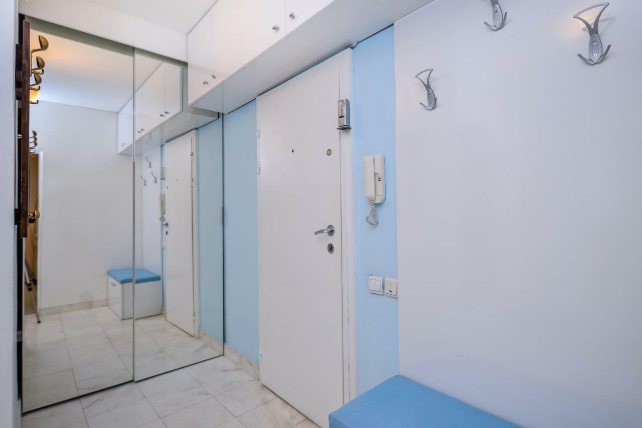 Comfortable One Bedroom Apartment In A Lively Area | Zona B5 | Russian Square Sofia Buitenkant foto