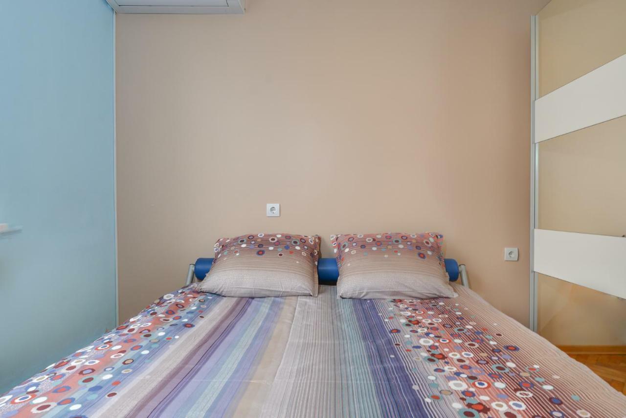 Comfortable One Bedroom Apartment In A Lively Area | Zona B5 | Russian Square Sofia Buitenkant foto