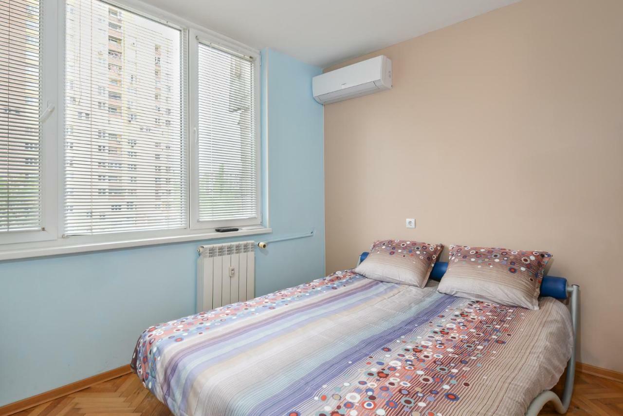 Comfortable One Bedroom Apartment In A Lively Area | Zona B5 | Russian Square Sofia Buitenkant foto